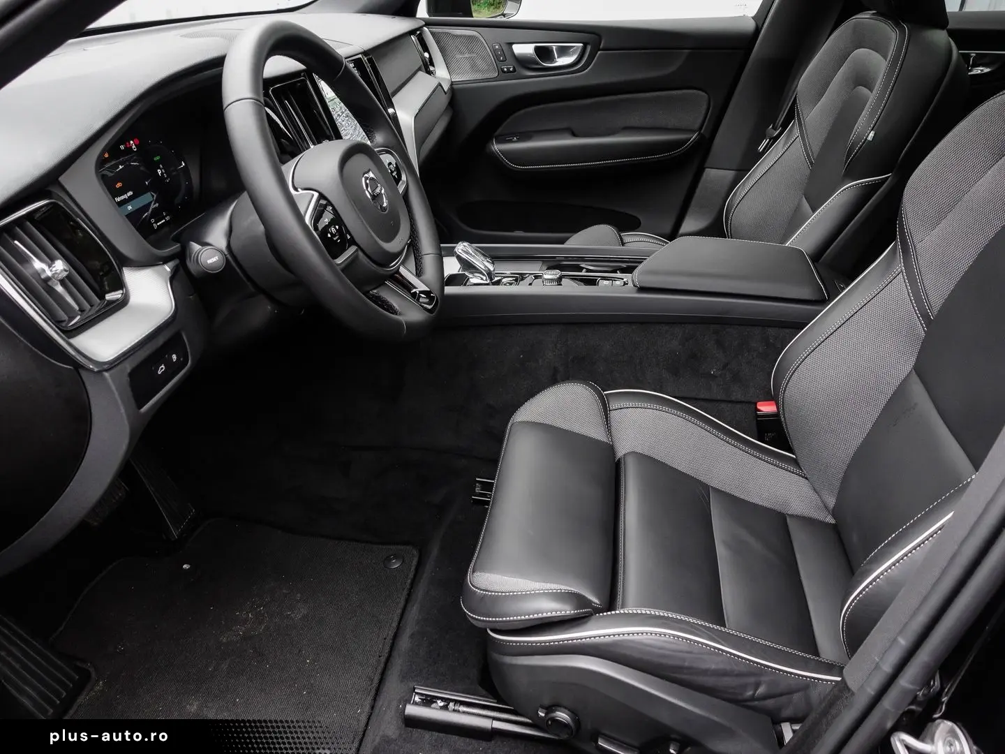 VOLVO XC60 Plus Dark Recharge Plug-In Hybrid AWD T8 Tw