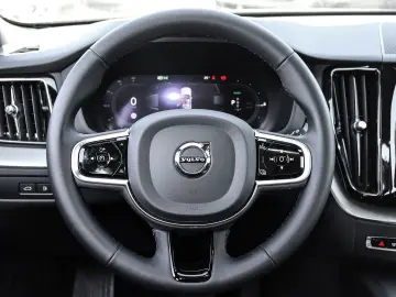 VOLVO XC60 Plus Dark Recharge Plug-In Hybrid AWD T8 Tw