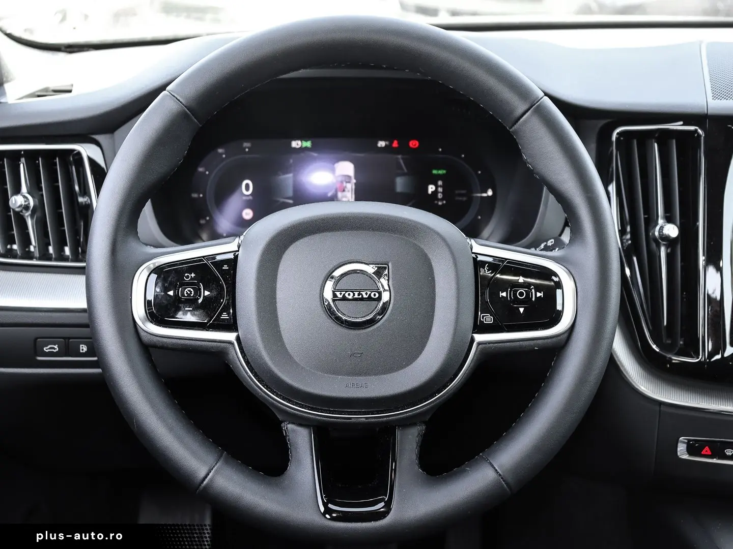 VOLVO XC60 Plus Dark Recharge Plug-In Hybrid AWD T8 Tw