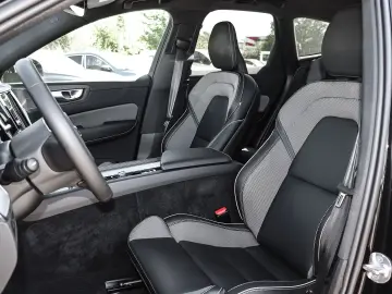VOLVO XC60 Plus Dark Recharge Plug-In Hybrid AWD T8 Tw