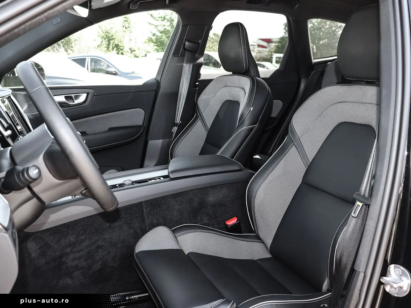 VOLVO XC60 Plus Dark Recharge Plug-In Hybrid AWD T8 Tw