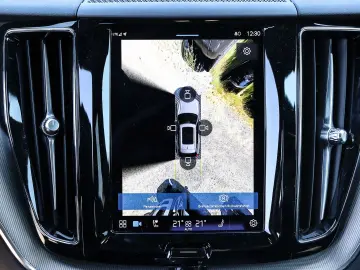 VOLVO XC60 Plus Dark Recharge Plug-In Hybrid AWD T8 Tw