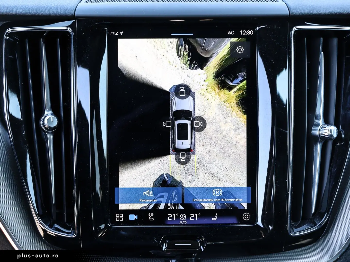 VOLVO XC60 Plus Dark Recharge Plug-In Hybrid AWD T8 Tw