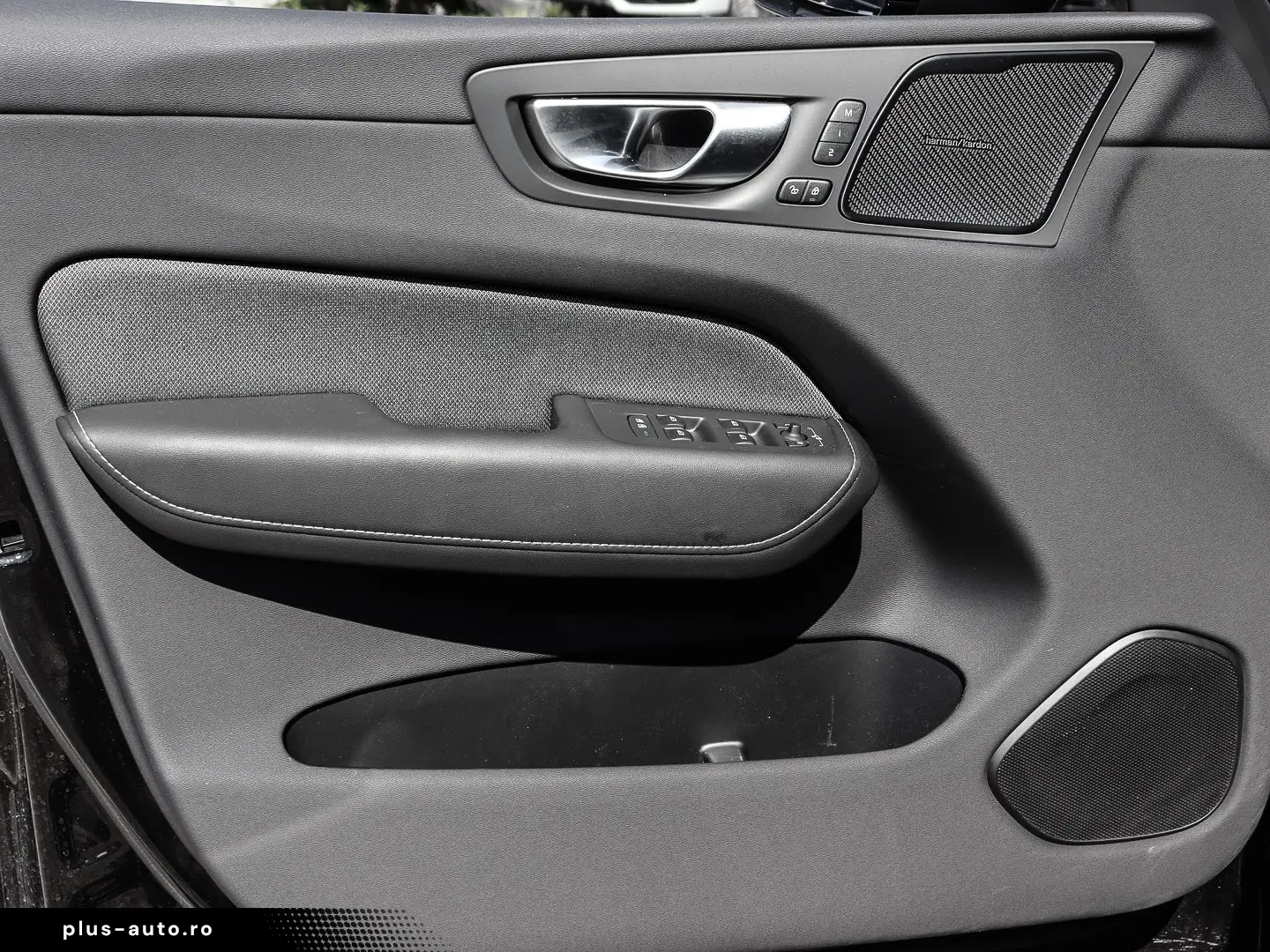 VOLVO XC60 Plus Dark Recharge Plug-In Hybrid AWD T8 Tw