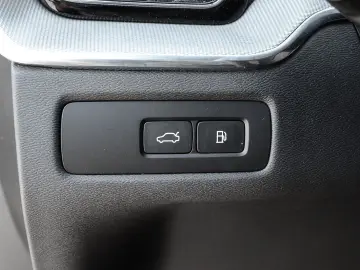 VOLVO XC60 Plus Dark Recharge Plug-In Hybrid AWD T8 Tw