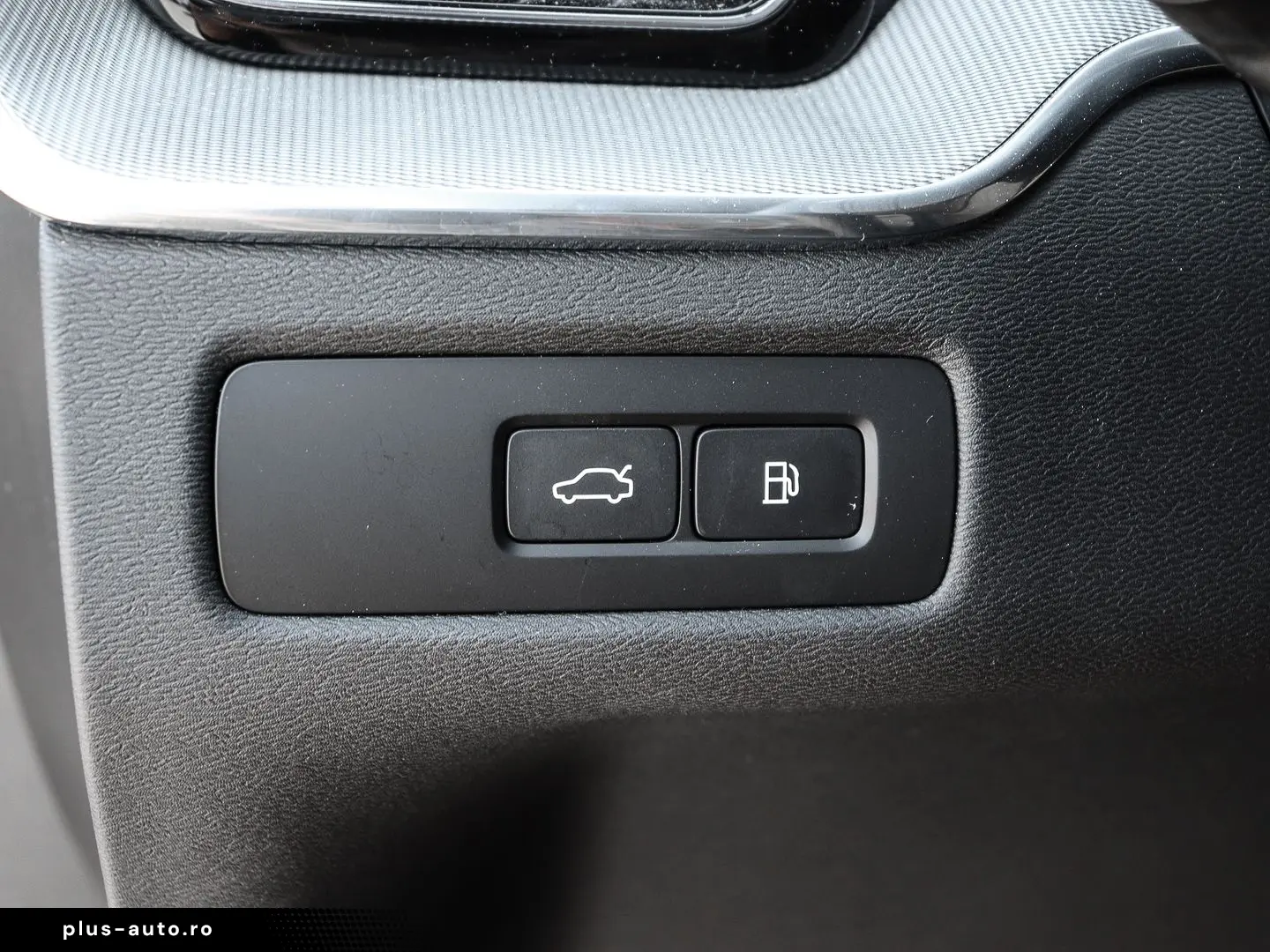 VOLVO XC60 Plus Dark Recharge Plug-In Hybrid AWD T8 Tw