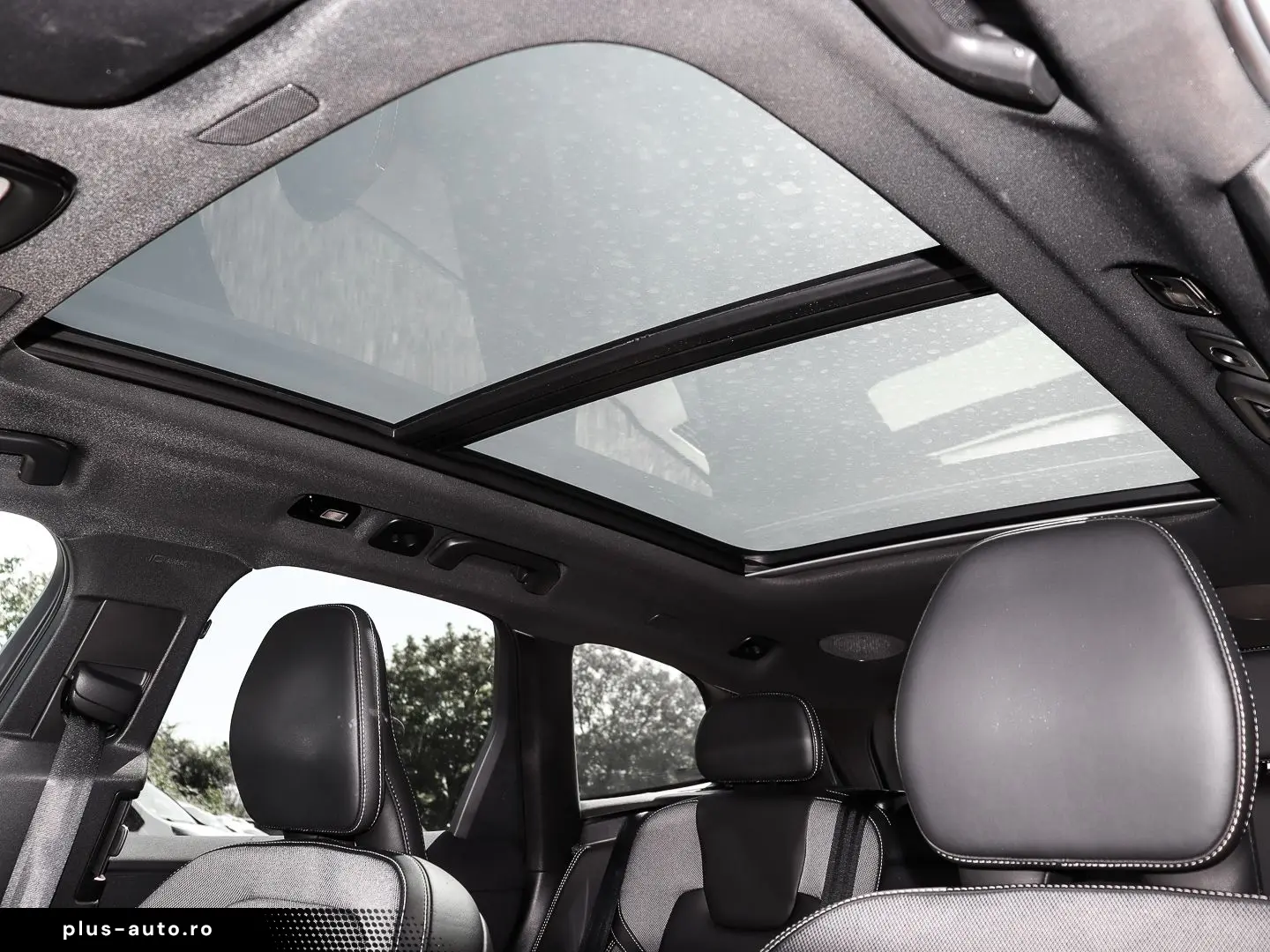 VOLVO XC60 Plus Dark Recharge Plug-In Hybrid AWD T8 Tw