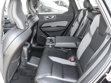 VOLVO XC60 Plus Dark Recharge Plug-In Hybrid AWD T8 Tw
