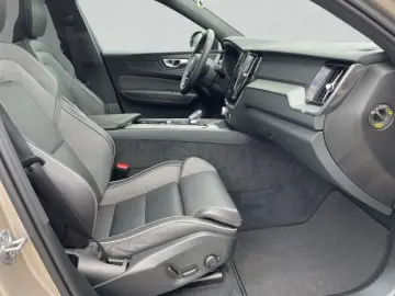 VOLVO XC60 Dark T8 20''LM Pano 360kam Harm…