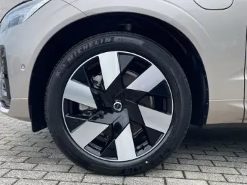 VOLVO XC60 Dark T8 20''LM Pano 360kam Harm…