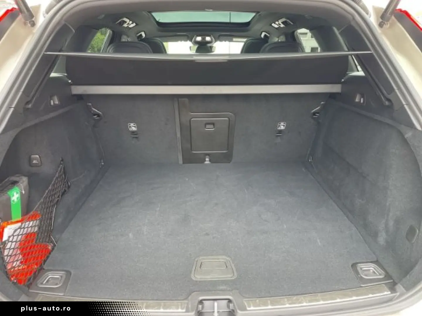 VOLVO XC60 Dark T8 20''LM Pano 360kam Harm&hellip;