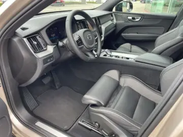 VOLVO XC60 Dark T8 20''LM Pano 360kam Harm…