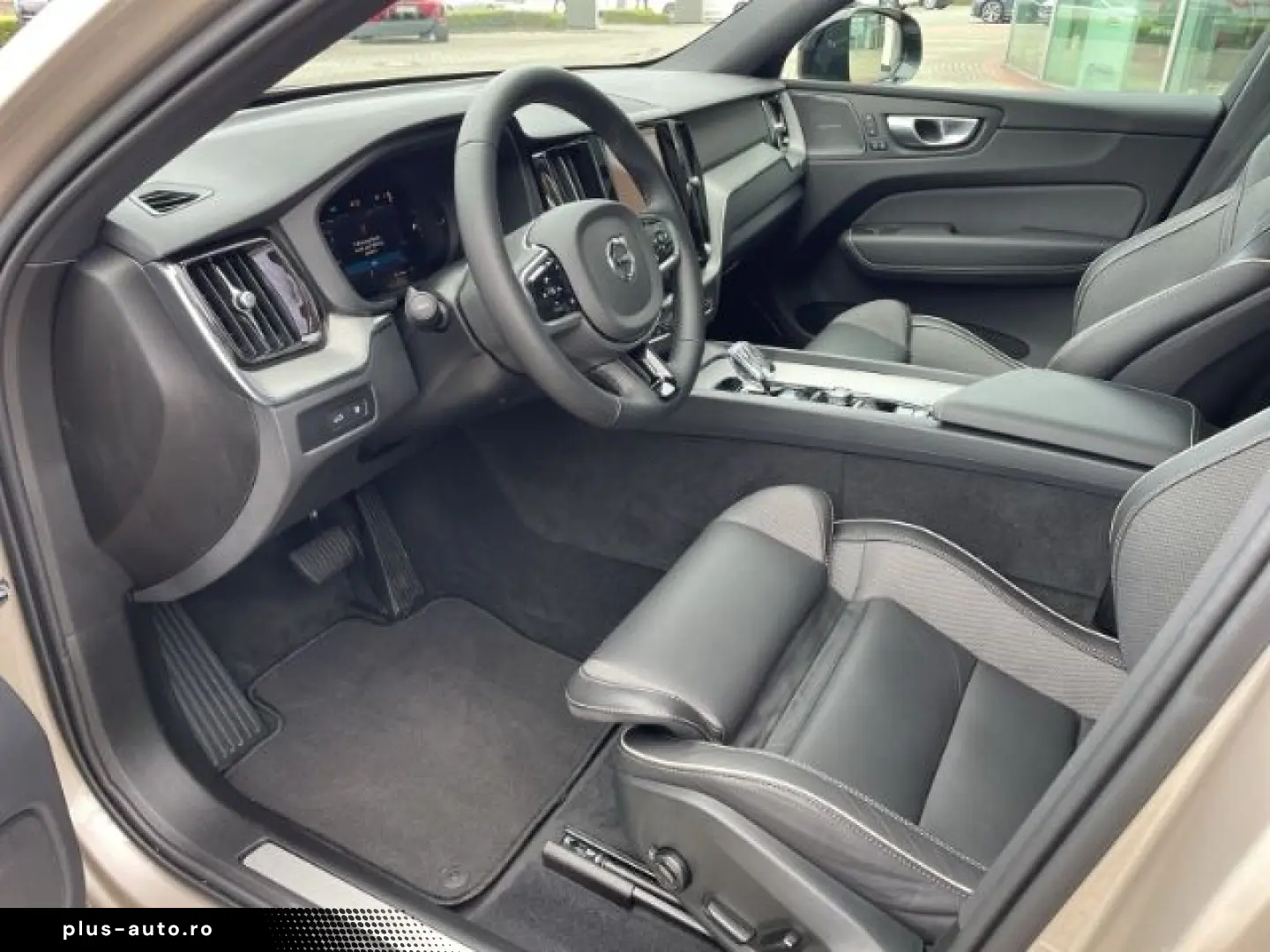 VOLVO XC60 Dark T8 20''LM Pano 360kam Harm&hellip;