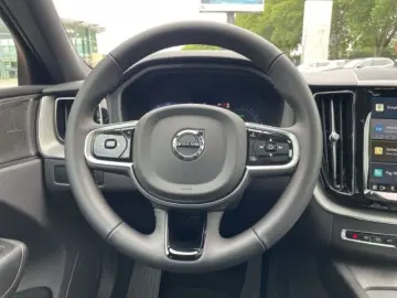 VOLVO XC60 Dark T8 20''LM Pano 360kam Harm…