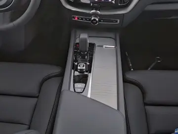 VOLVO XC60 Plus Dark Recharge Plug-In Hybrid AWD HUD S