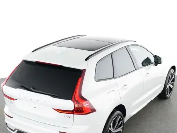 VOLVO XC60 Plus Dark Recharge Plug-In Hybrid AWD HUD S