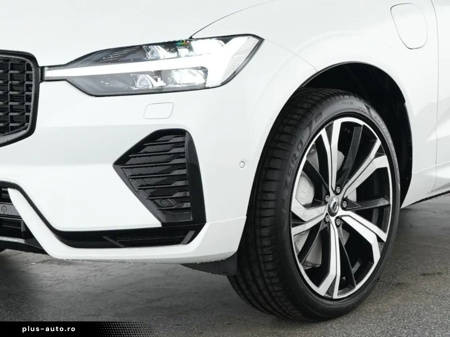 VOLVO XC60 Plus Dark Recharge Plug-In Hybrid AWD HUD S