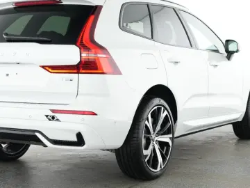 VOLVO XC60 Plus Dark Recharge Plug-In Hybrid AWD HUD S
