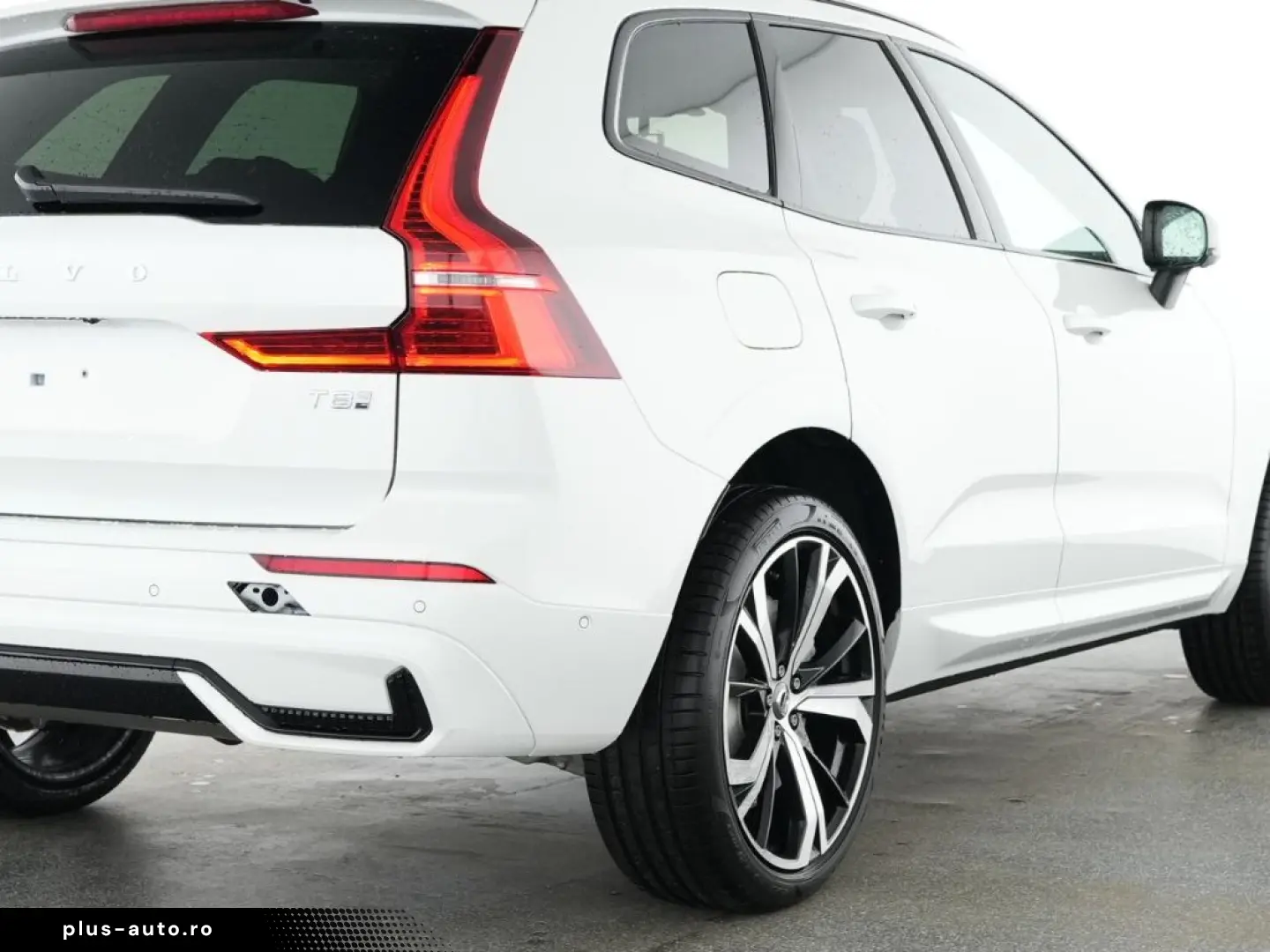 VOLVO XC60 Plus Dark Recharge Plug-In Hybrid AWD HUD S