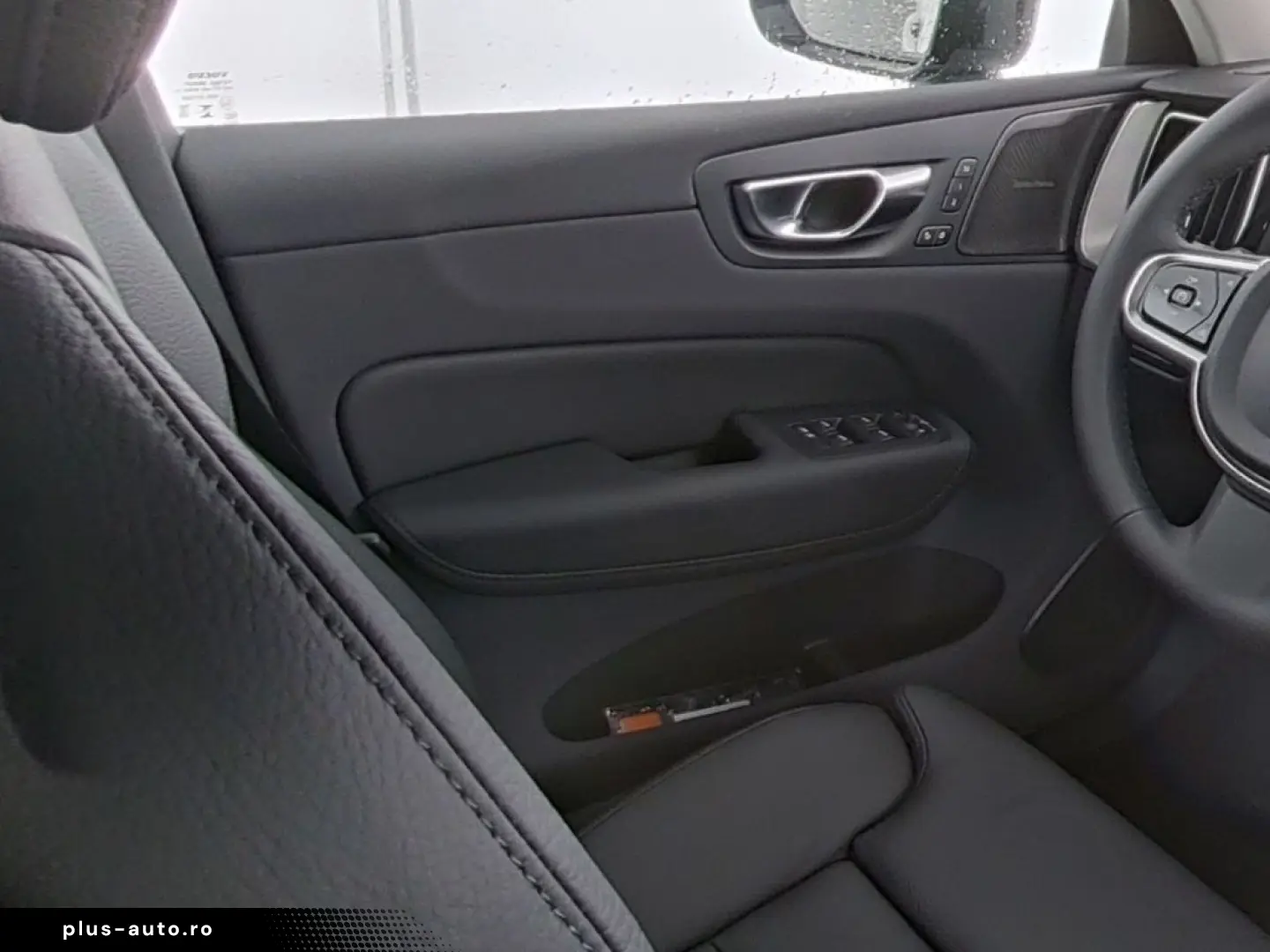 VOLVO XC60 Plus Dark Recharge Plug-In Hybrid AWD HUD S