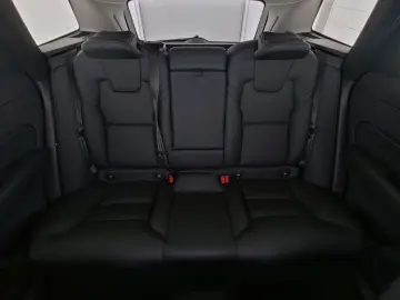VOLVO XC60 Plus Dark Recharge Plug-In Hybrid AWD HUD S