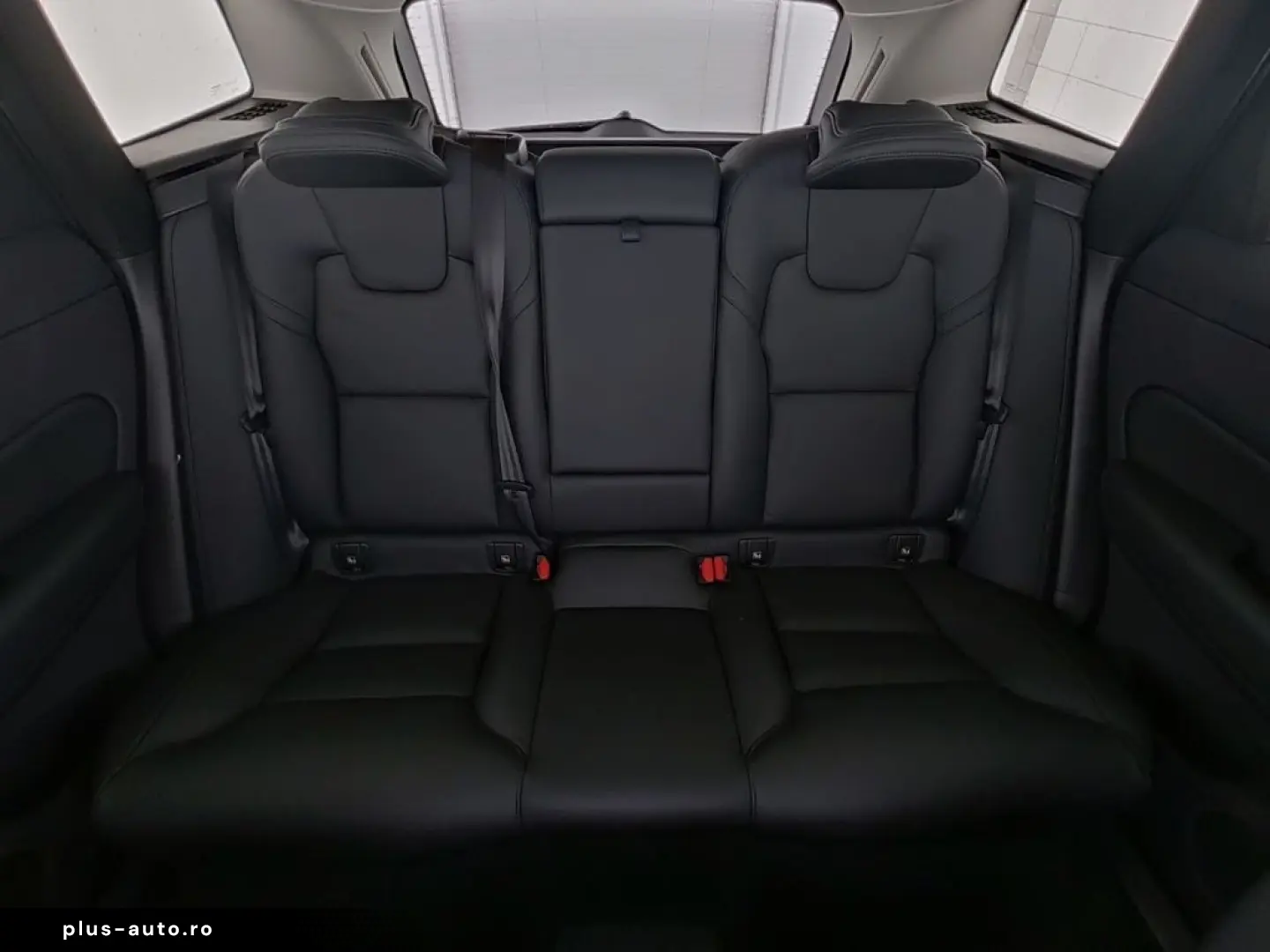 VOLVO XC60 Plus Dark Recharge Plug-In Hybrid AWD HUD S