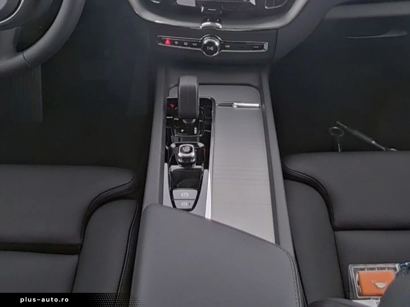 VOLVO XC60 Plus Dark Recharge Plug-In Hybrid AWD HUD S