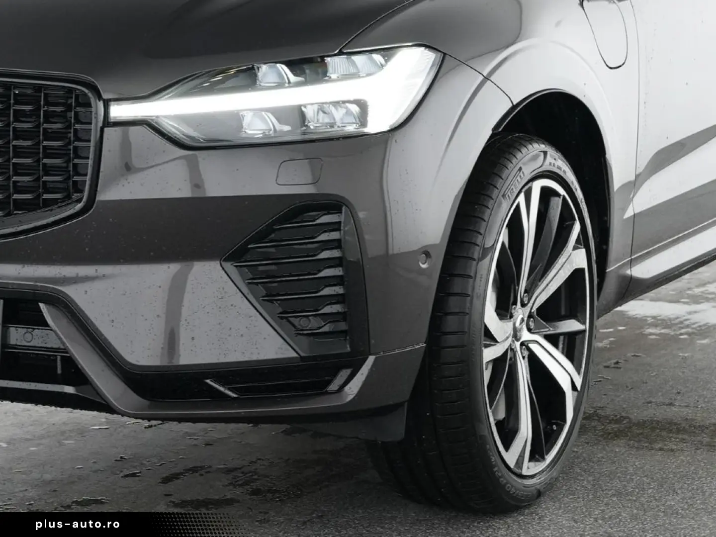 VOLVO XC60 Plus Dark Recharge Plug-In Hybrid AWD HUD S