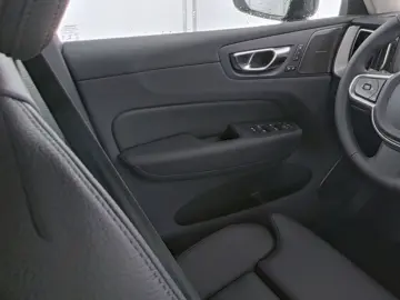 VOLVO XC60 Plus Dark Recharge Plug-In Hybrid AWD HUD S