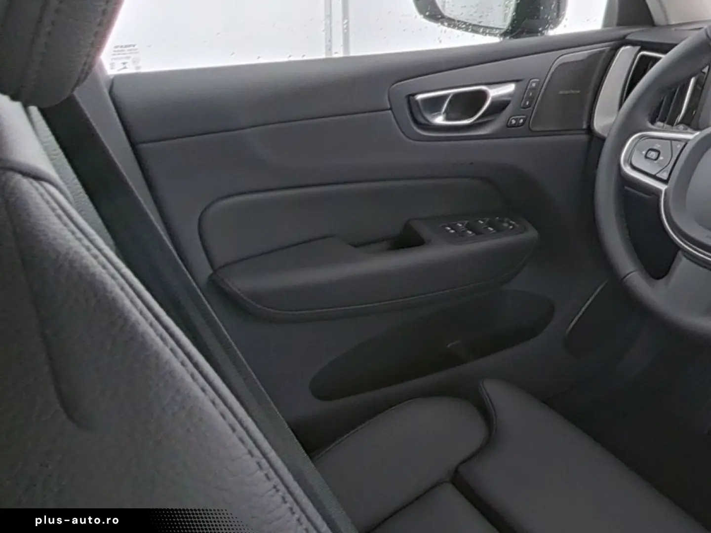 VOLVO XC60 Plus Dark Recharge Plug-In Hybrid AWD HUD S