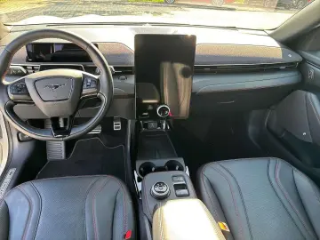 FORD Mustang Mach-E AWD 198 kW (269 PS)
