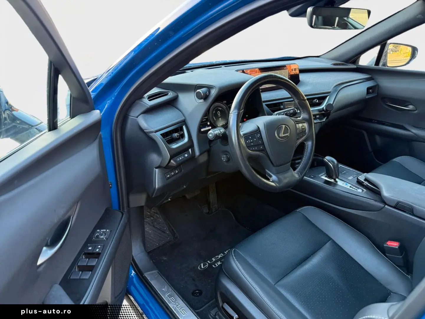 LEXUS UX 300 e Mark and  Levingston