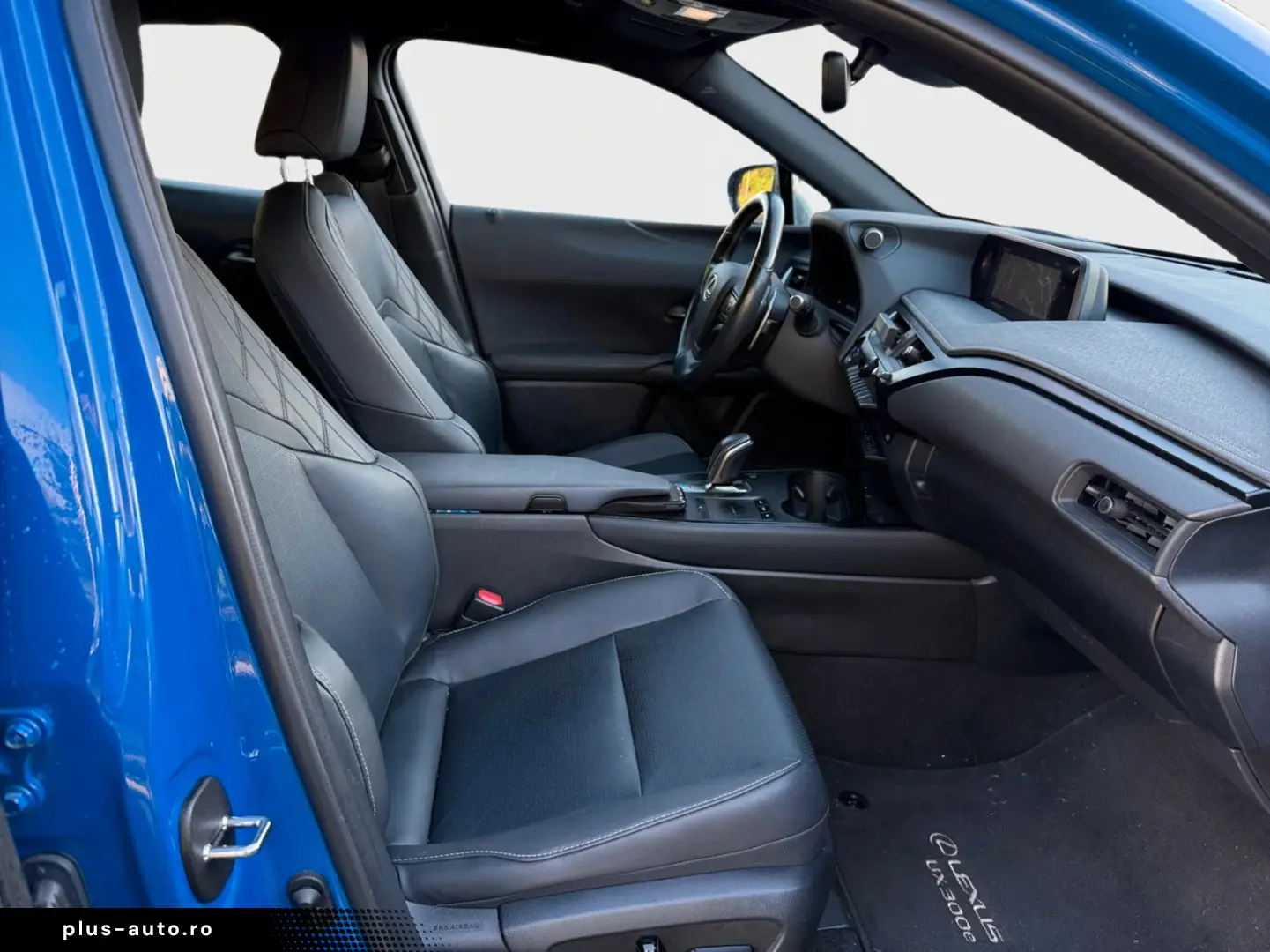 LEXUS UX 300 e Mark and  Levingston
