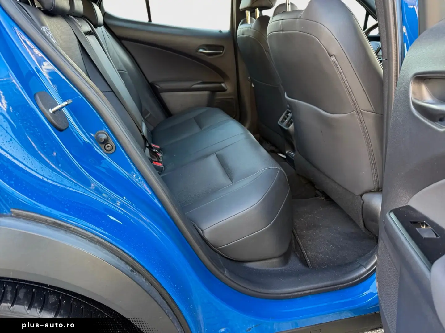 LEXUS UX 300 e Mark and  Levingston