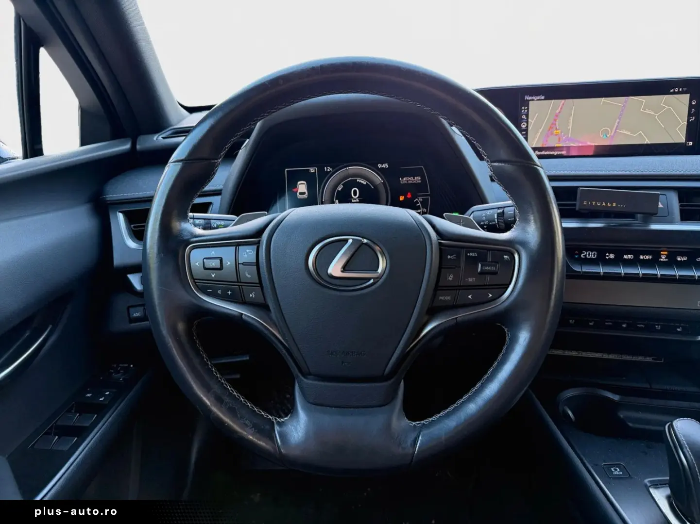 LEXUS UX 300 e Mark and  Levingston