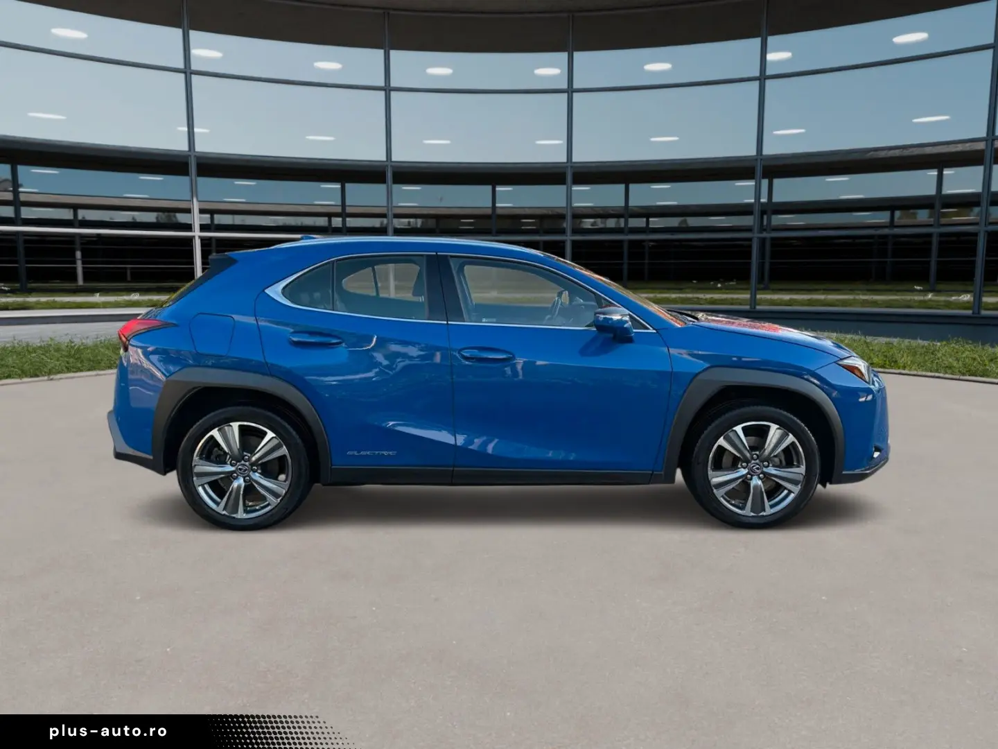 LEXUS UX 300 e Mark and  Levingston