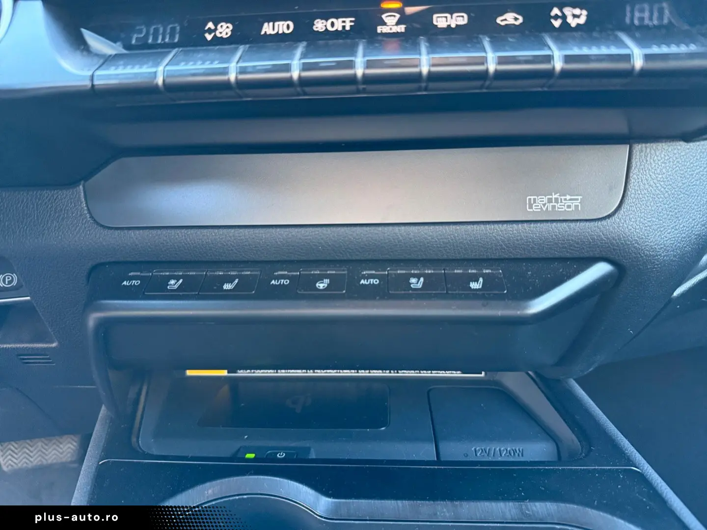 LEXUS UX 300 e Mark and  Levingston