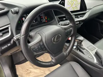 LEXUS UX 250h FSPORT-D 1.HD ALLW.REIF   15J-GARANTIE