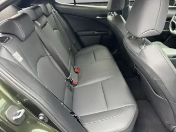 LEXUS UX 250h FSPORT-D 1.HD ALLW.REIF   15J-GARANTIE