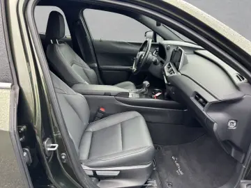 LEXUS UX 250h FSPORT-D 1.HD ALLW.REIF   15J-GARANTIE