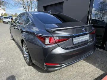 LEXUS ES 300h Luxury Line