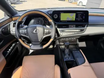 LEXUS ES 300h Luxury Line
