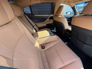 LEXUS ES 300h Luxury Line