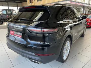 PORSCHE Cayenne PHEV Leder LED Pano Kamera Bose