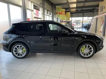 PORSCHE Cayenne PHEV Leder LED Pano Kamera Bose