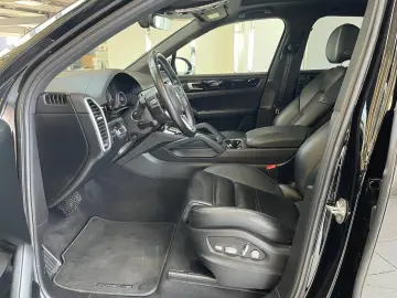 PORSCHE Cayenne PHEV Leder LED Pano Kamera Bose