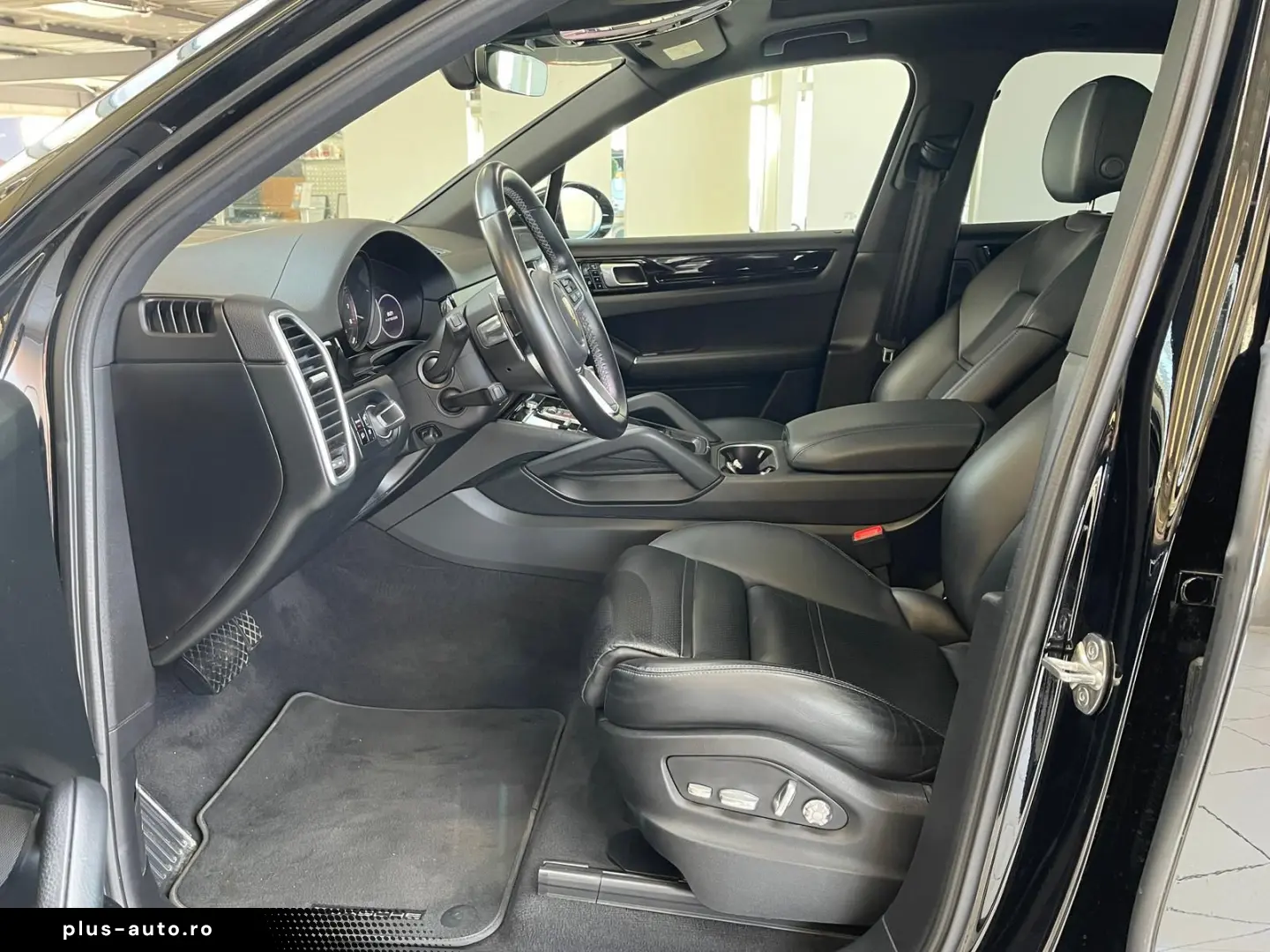 PORSCHE Cayenne PHEV Leder LED Pano Kamera Bose