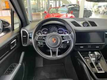 PORSCHE Cayenne PHEV Leder LED Pano Kamera Bose