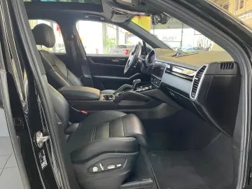 PORSCHE Cayenne PHEV Leder LED Pano Kamera Bose