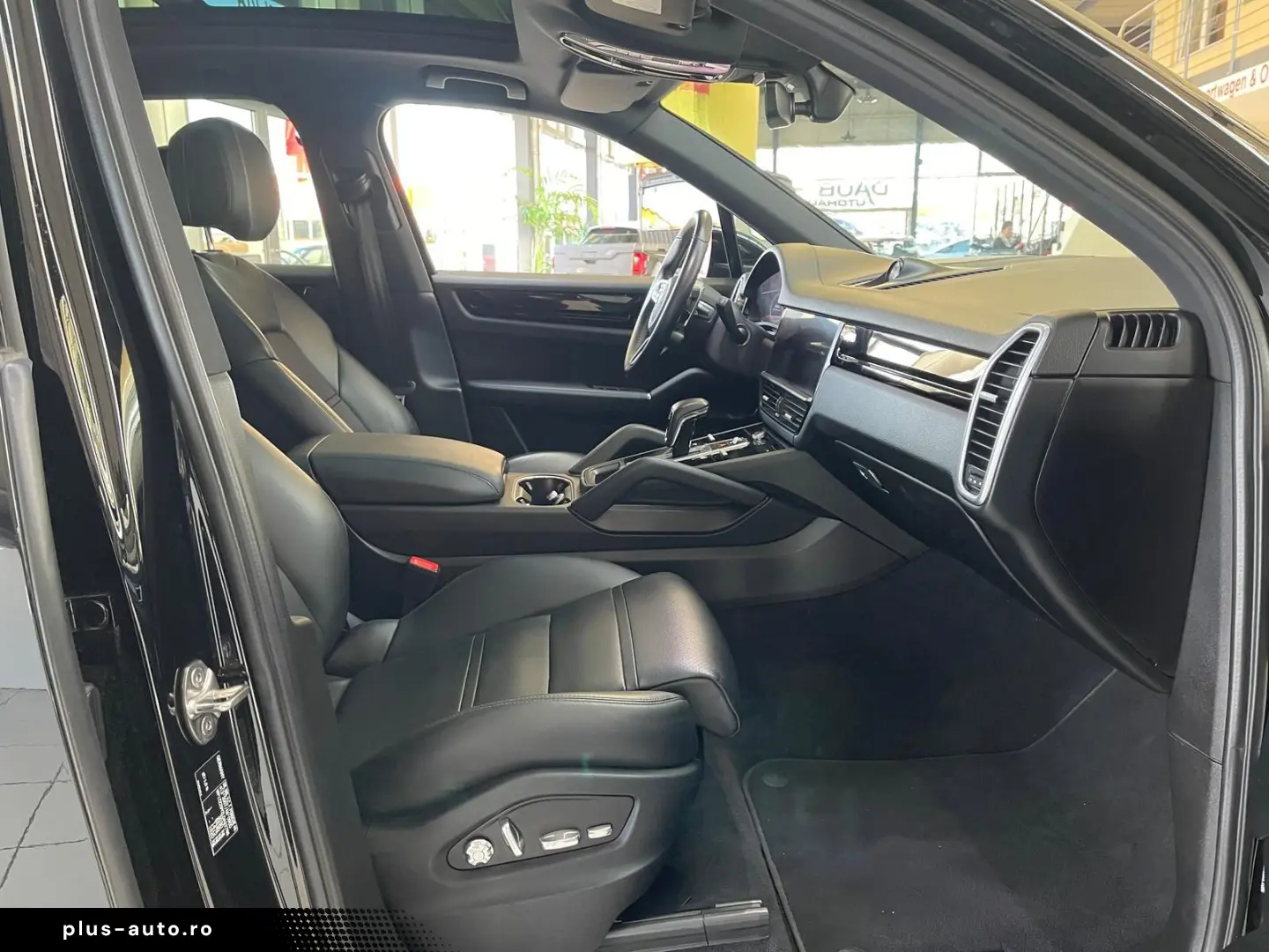 PORSCHE Cayenne PHEV Leder LED Pano Kamera Bose